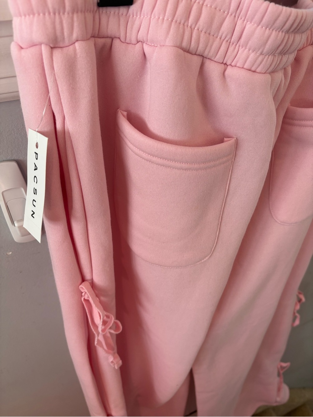 Edikted by Pacsun pink sweatpants with bow detailing on leg - Picture 5 of 8
